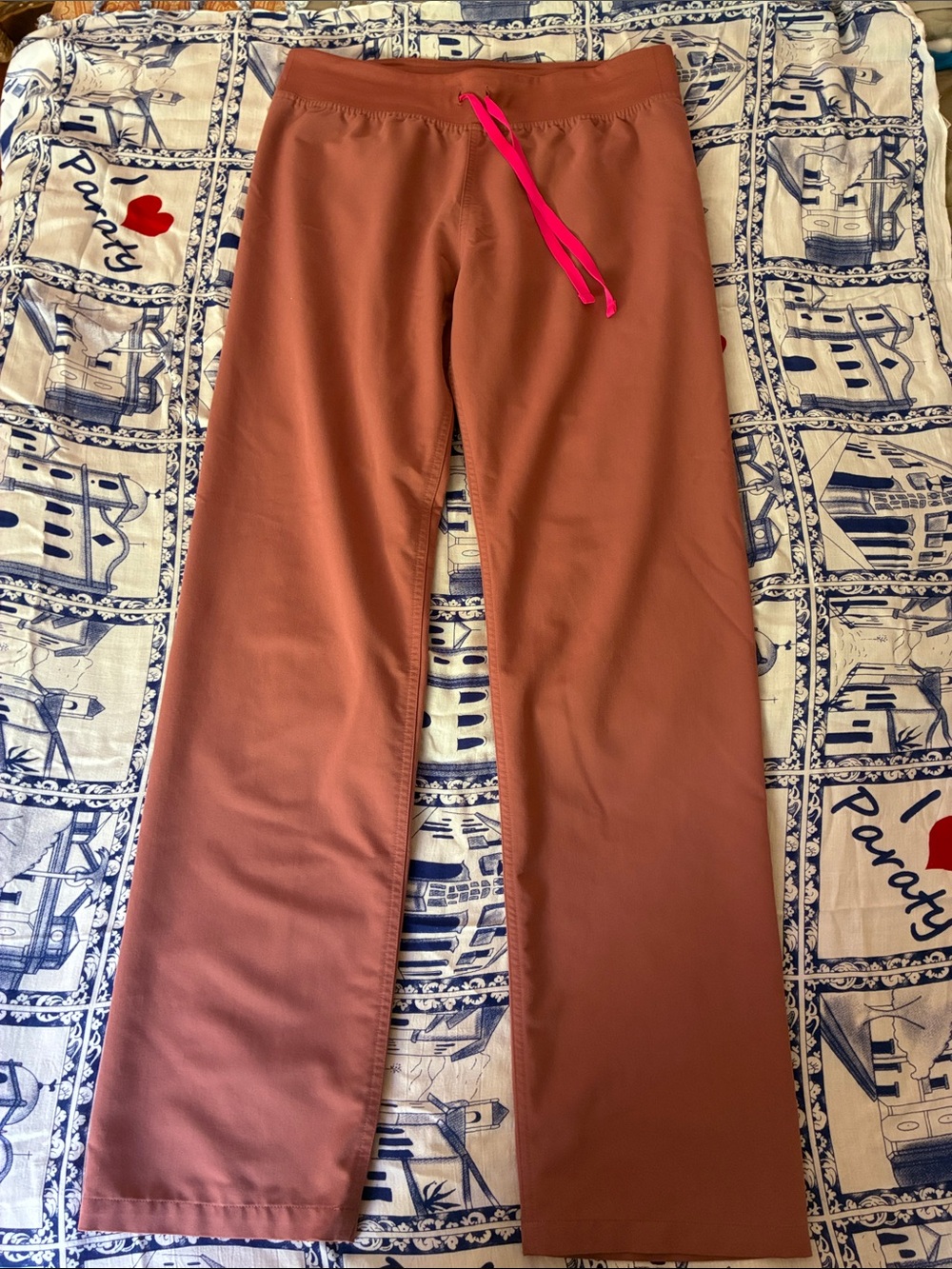 Women’s size Medium /Tall Figs Mauve Pink Drawstring scrub Pants with Hot Pink
